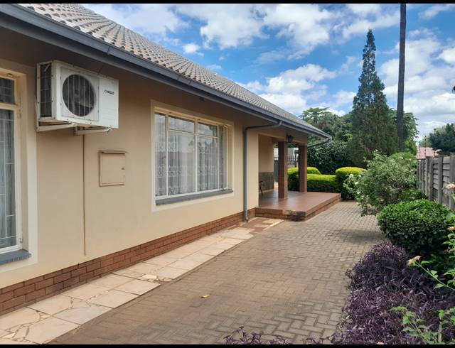 3 BEDROOM HOUSE FOR SALE IN RUSTENBURG CENTRAL